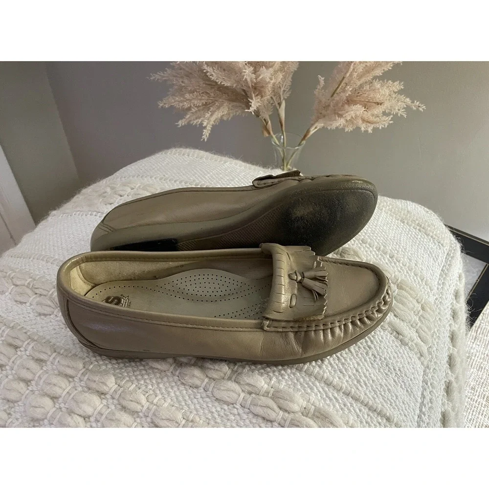 SAS COMFORT SHOES‎ Beige Leather Tassel Loafers Walking Shoes - Women's 7N